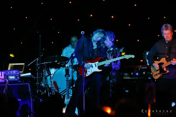 Band performing under blue light at the 2014 bis Awards at The Savoy