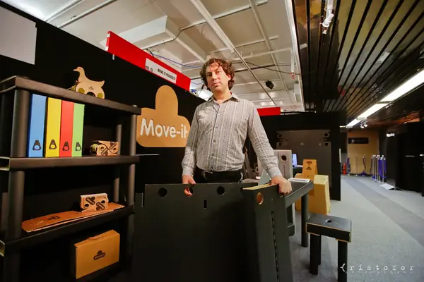 Exhibitor on the Move-it stand at the British Invention Show 2014